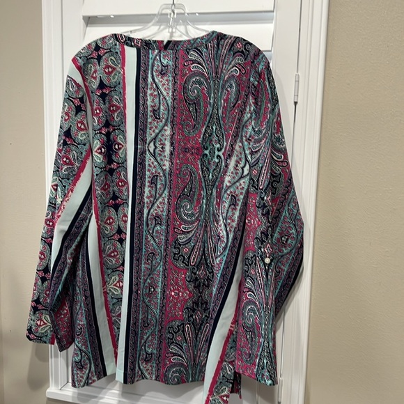 Van Heusen Blouse - Picture 2 of 9